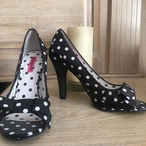 Betsey Johnson “Betseyville” polkadot pin-up pumps